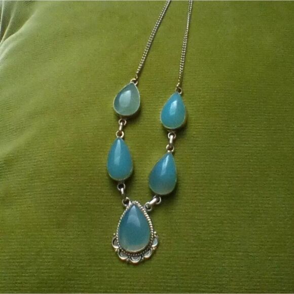 BLUE LADIES TEARDROP NECKLACE SET IN 9.25 SILVER. 10.5". PERFECT CONDITION. - Picture 5 of 5